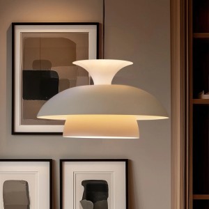 Skandinavische QAZQA Titus Hängelampe in Beige mit weißer Innenseite, geschichtet, leuchtend, für Esszimmer.