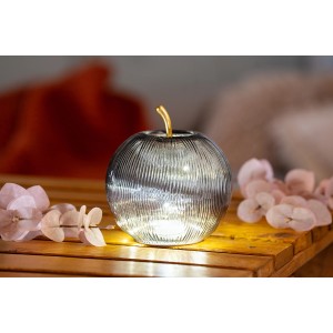Grauer LED Deko-Apfel Mela von FlowerPower, Glas mit goldenem Stiel und warmweisem Licht.