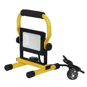 LED Arbeitsleuchte 50W, 4200lm, 4000K, IP67, gelbes Gestell, schwarzer Lampenkopf und Kabel.