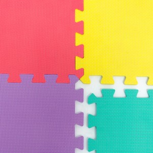 Bunte LittleTom Puzzlematte für Babys und Kinder, 9 Teile, 30x30 cm, ideal als Spielunterlage.