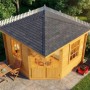 Fünfeckiges, naturbelassenes Alpholz Gartenhaus Monica-40 mit Spitzdach und Doppeltür.