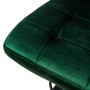 Detailaufnahme: Grüner Samt Barhocker Sitzfläche mit Steppung. Gemütlicher Hocker für Küche & Bar.