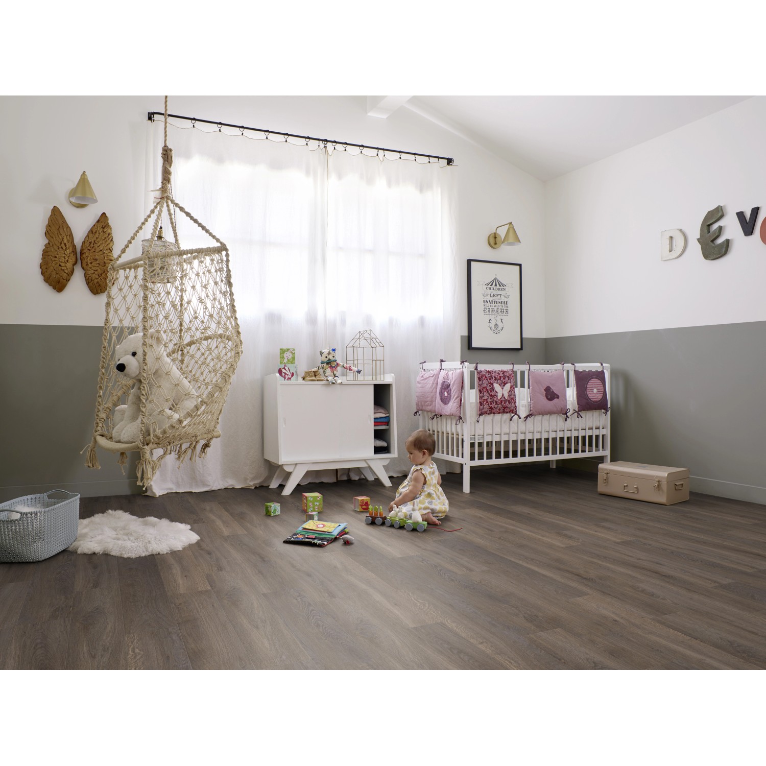 Verlegter Gerflor Vinylboden Senso Clic Premium Cleveland Dark im Kinderzimmer.