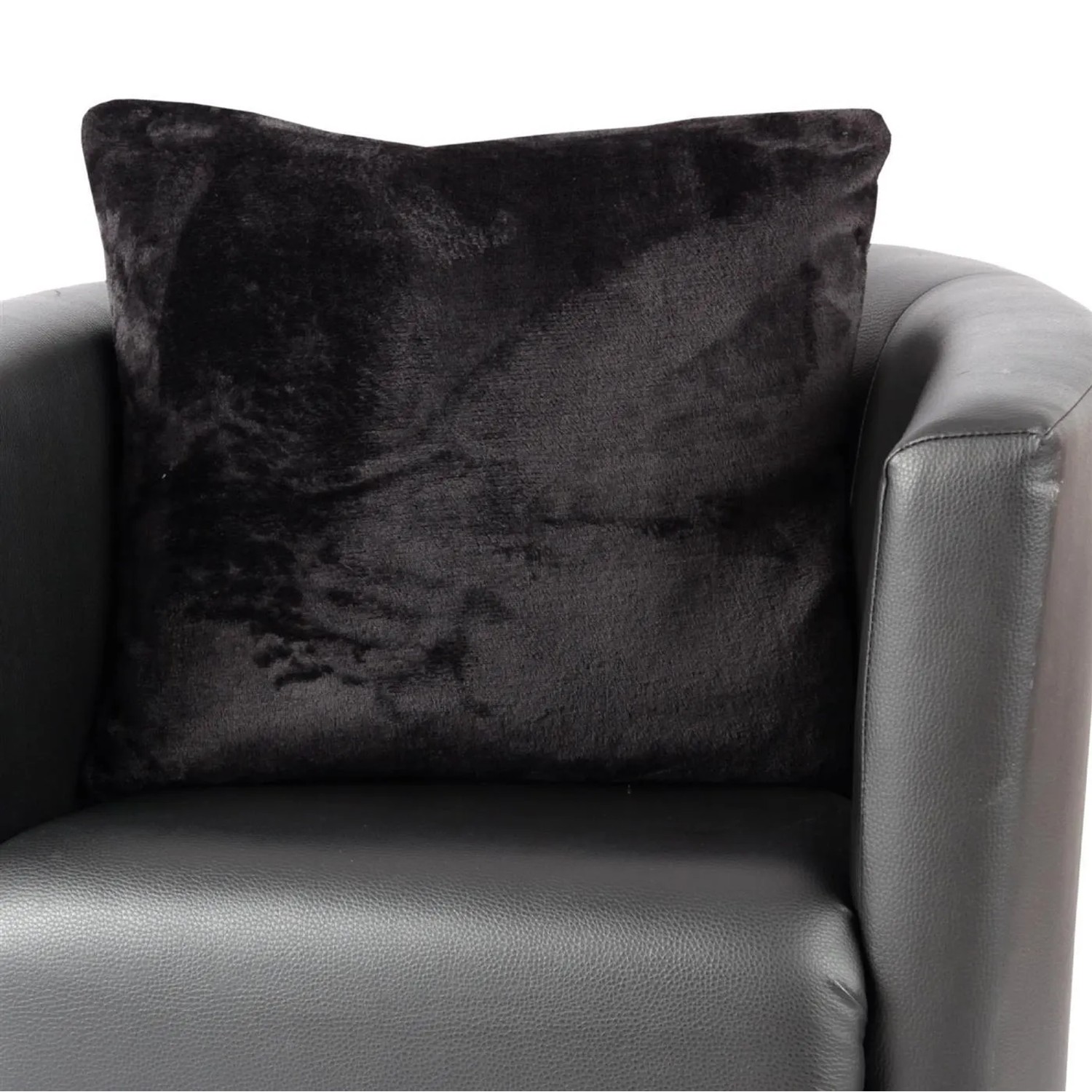 Bestlivings Dekokissen 2er Pack, schwarz, 45x45 cm, auf einem Sessel. Kuscheliges Kissen für Wohnzimmer.