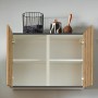 Hängeschrank der pino Küchenzeile in Evoke Eiche, offene Türen mit Einlegeböden.