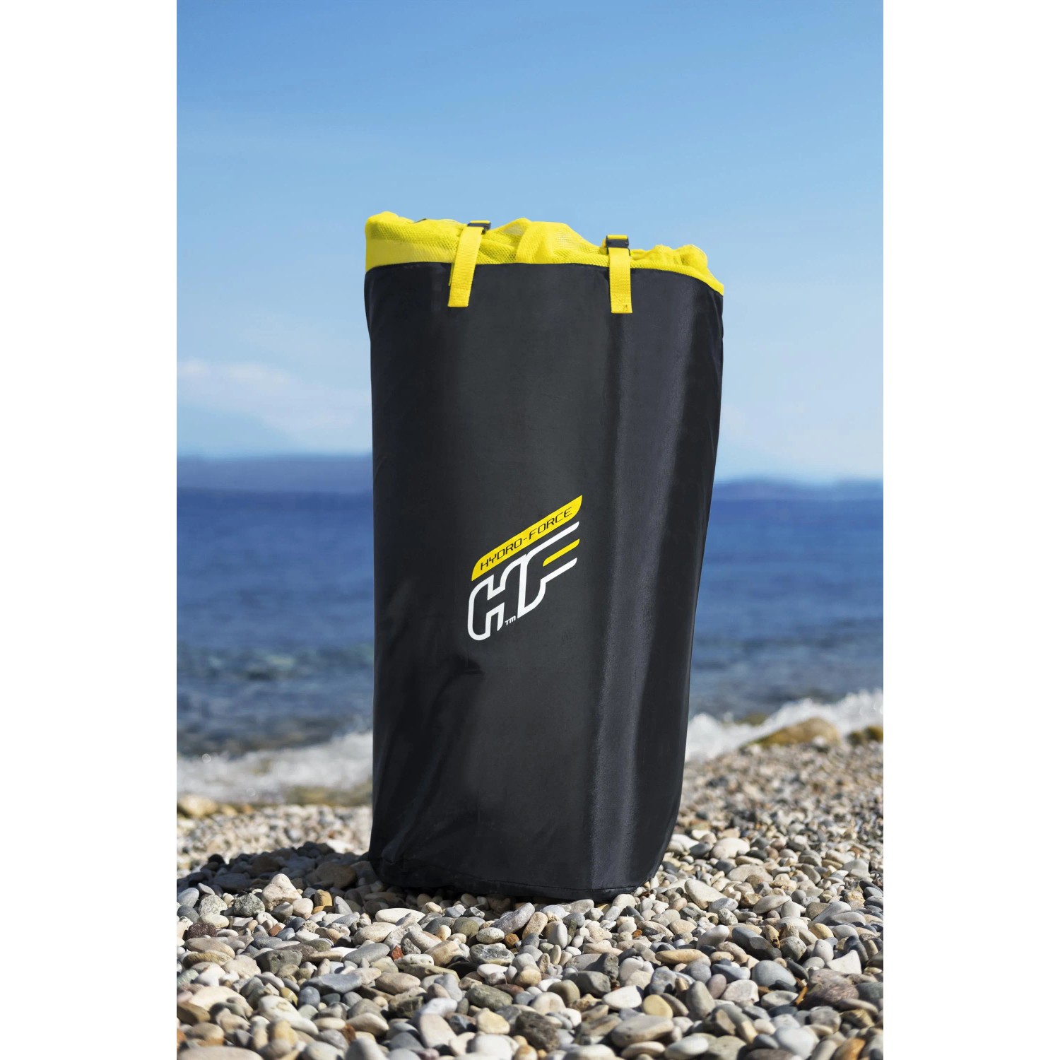 Bestway Hydro-Force SUP River Board-Set Kahawai in Transporttasche am Strand.