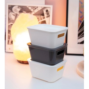 Gestapelte Tontarelli Organizer-Boxen Bella in Weiß und Grau. Vorratsdosen mit Griff.