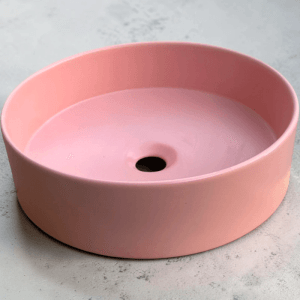 Rundes rosa Keramik Aufsatzwaschbecken, 42 cm, mit glatter Oberfläche. Modernes Design für Badezimmer.