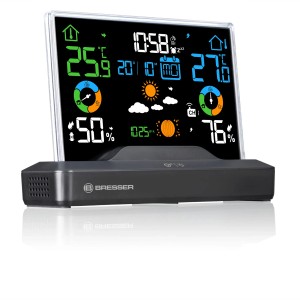 Bresser Funk-Wetterstation mit rahmenlosem Display, das Temperatur, Luftfeuchtigkeit und Wettervorhersage anzeigt.