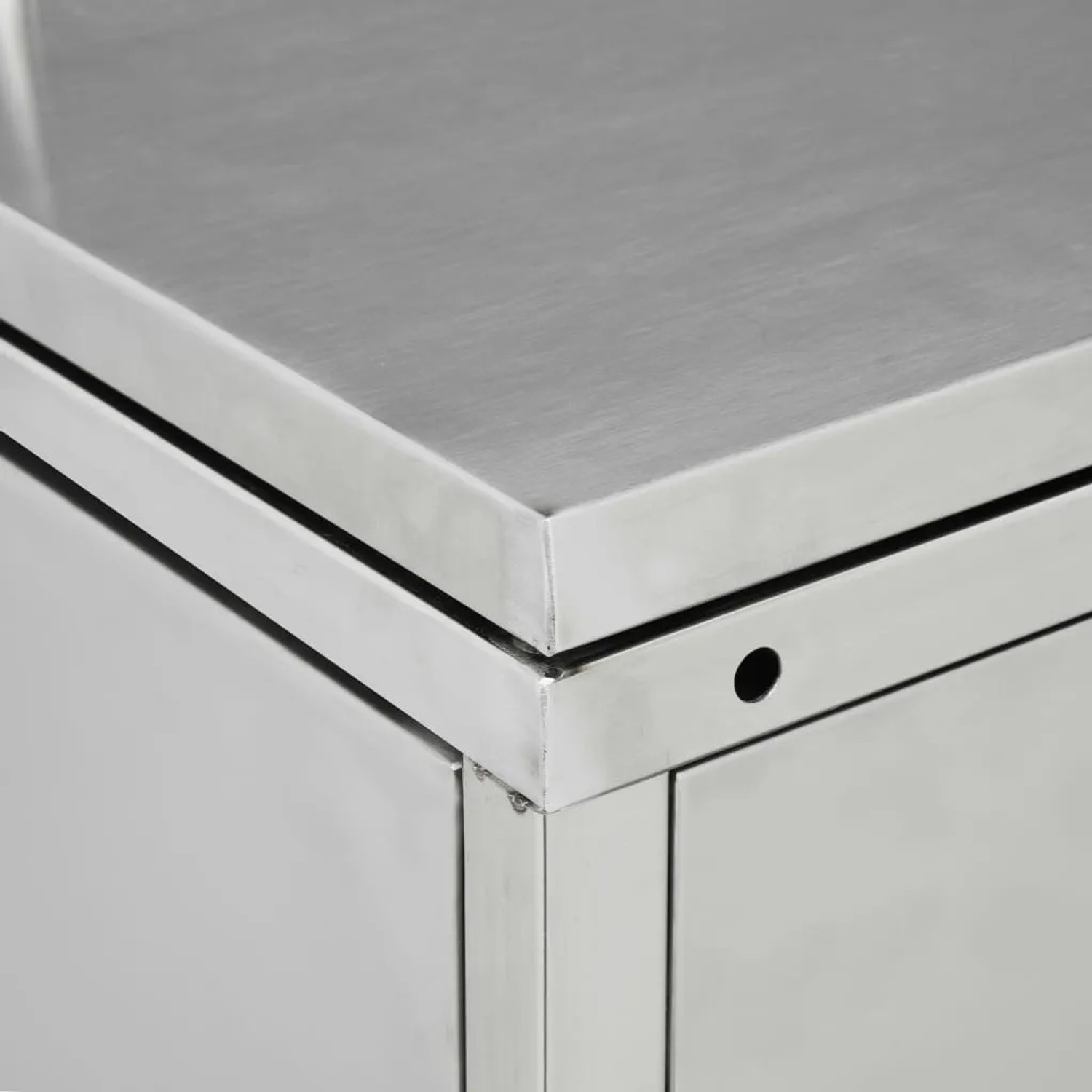 Detailaufnahme: vidaXL Mülltonnenbox für 4 Tonnen aus Edelstahl, Ecke und Oberfläche.