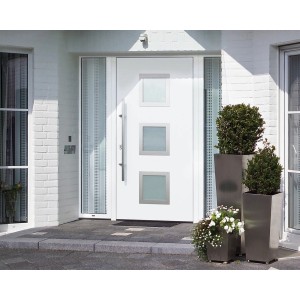 Moderne, weiße EcoStar Haustür Isopro IP 810S mit drei quadratischen Glaseinsätzen und Edelstahlgriff.