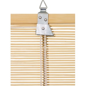 Detailansicht des OBI Bambus-Raffrollos in Natur, zeigt Mechanismus und Zugschnüre.
