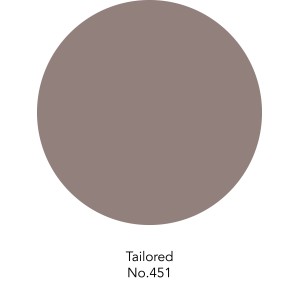 Farbmuster der ELLE DECORATION Wandfarbe Tailored No. 451, matte, gedeckte Farbe.