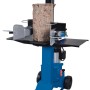 Scheppach Holzspalter HL730 mit Holzstück, 7 t Spaltkraft, Transporträdern und Spaltgutablage.