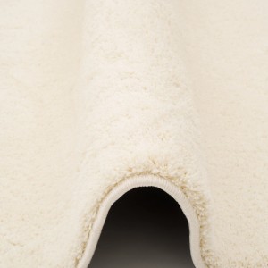 Detailansicht: Creme-farbener, runder Hochflor Teppich (200x200cm) der Serie Silky.