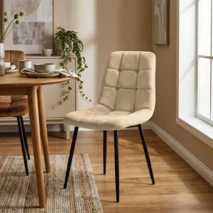 Eleganter Esszimmerstuhl Antibes in Creme-Samt mit gesteppter Rückenlehne und schwarzen Metallbeinen.