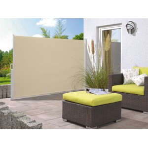 Beige Seitenmarkise Livingston 3x1,5m als Wind- und Sichtschutz auf Terrasse.
