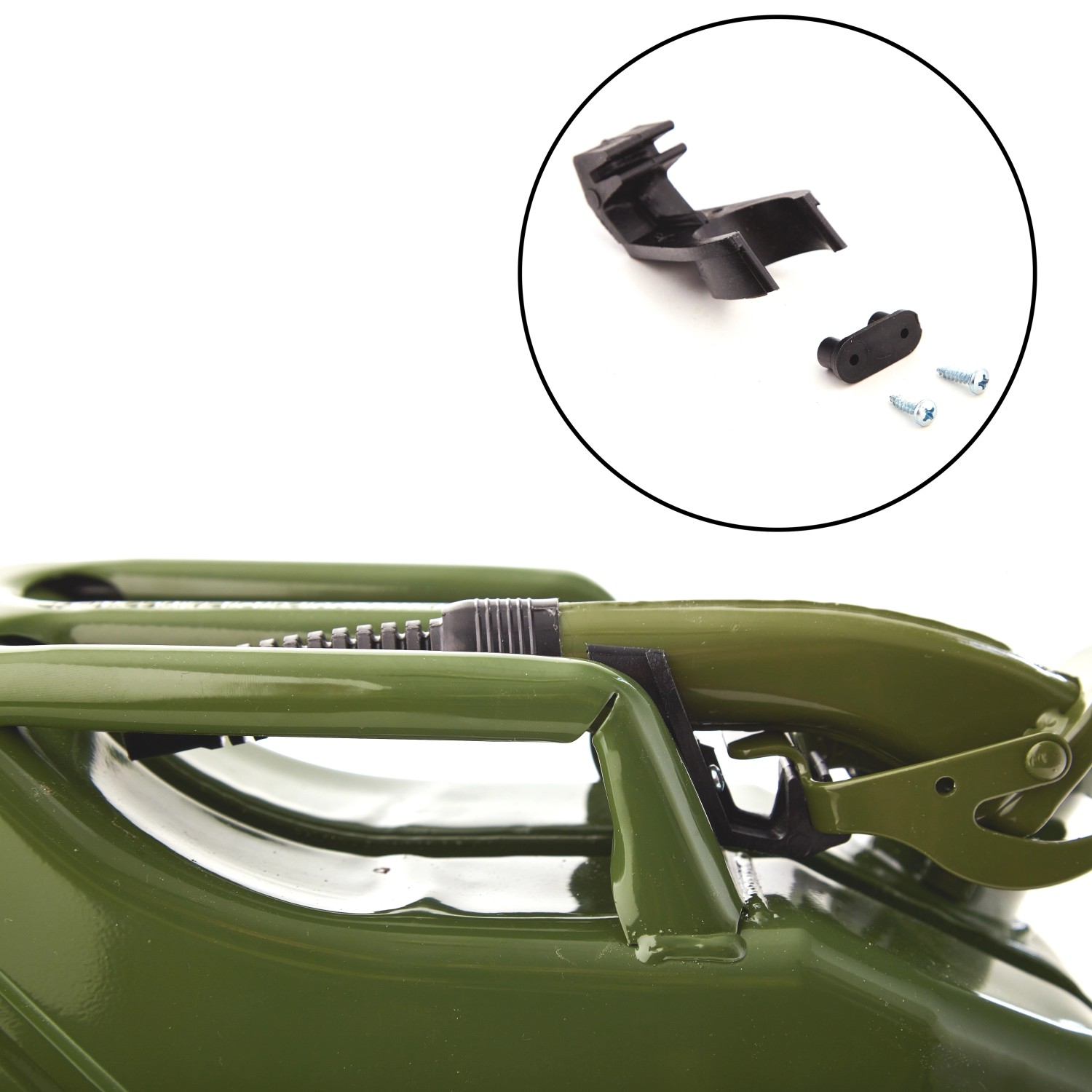 Detailaufnahme: Olivgrüner 20L Metall Kraftstoffkanister mit Ausgießer und Zubehör.