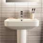 Ideal Standard i.life S Waschtisch, 55 cm, Weiß, mit Armatur und Bad-Accessoires.