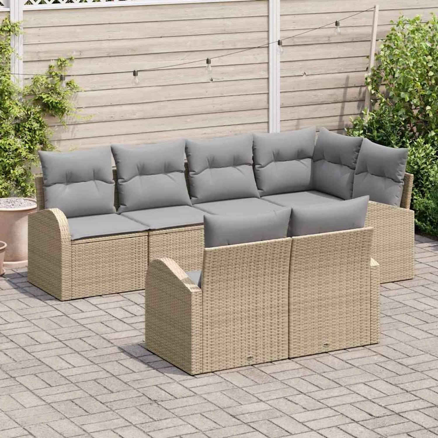 Beiges 7-teiliges vidaXL Garten-Sofa-Set aus Polyrattan mit grauen Kissen.