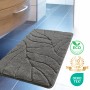 Dunkelgraue Karat Badematte Maris 60x120 cm mit Blattstruktur.