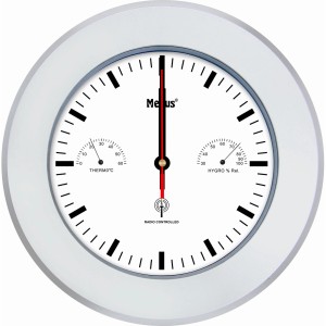 Silberne Funk-Wanduhr mit Thermometer und Hygrometer für Raumklima-Anzeige.