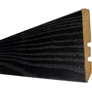 Schwarze, folierte Sockelleiste, 56 mm hoch, 2400 mm lang.