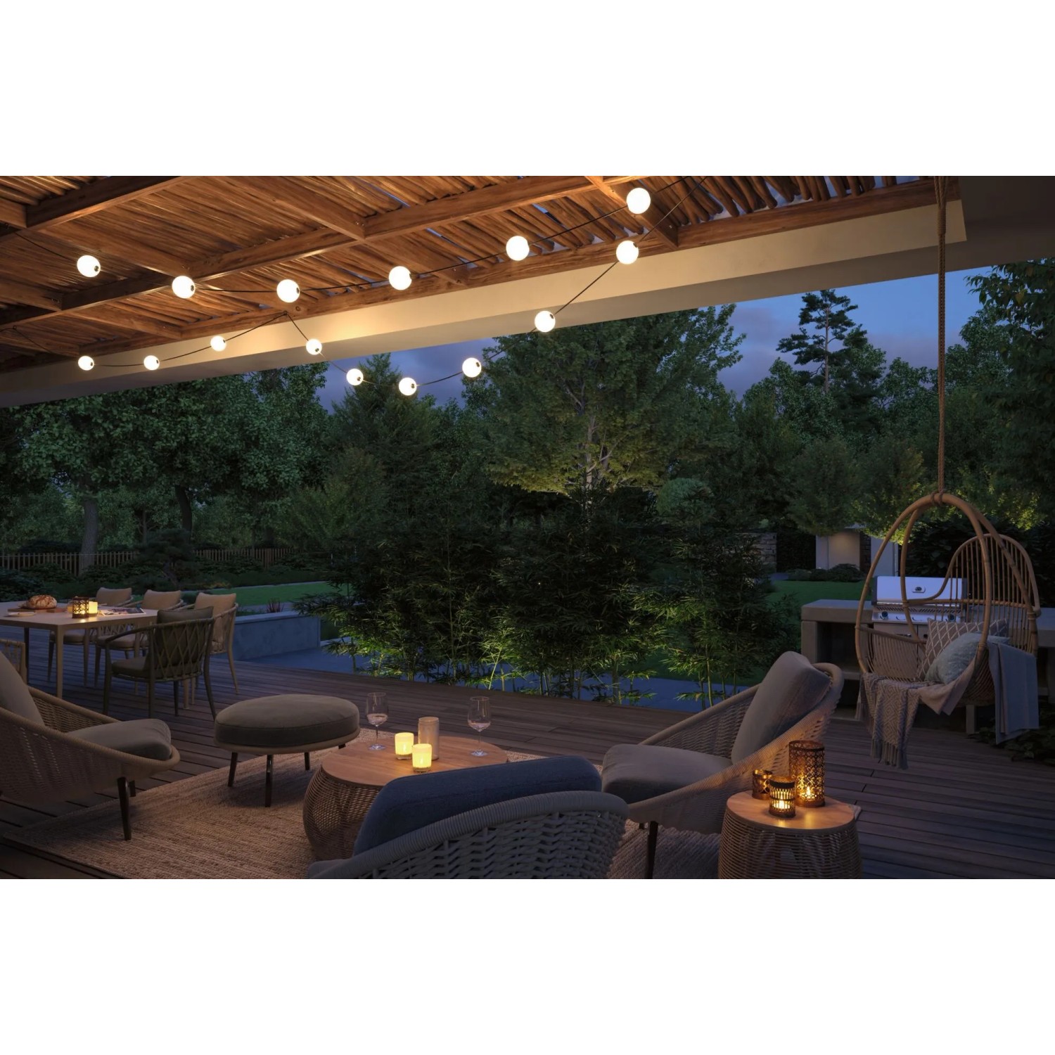 Paulmann LED-Lichterkette Naima Plug & Shine Erweiterungsset auf Terrasse. Warmweißes Licht für gemütliche Gartenbeleuchtung.