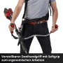 Einhell Akku-Sense GP-BC 36/430: Bediener mit verstellbarem Zweihandgriff und Tragegurt für ergonomisches Arbeiten.