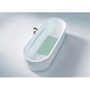 Mintfarbene Wenko Wanneneinlage Mirasol in Badewanne, 69x39 cm, aus Kautschuk mit Saugnäpfen.