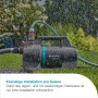 Gardena Gartenpumpe 5200 Silent Set im Einsatz mit Schlauch und Wasserstrahl.