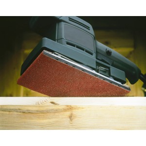 LUX Schleifstreifen K40 auf Schwingschleifer beim Holz schleifen.