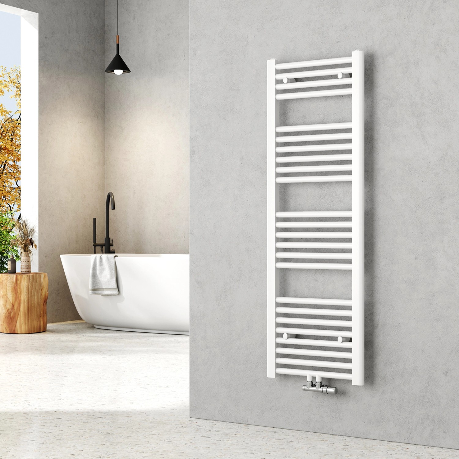 Weißer Emke Badheizkörper 120x40cm Handtuchwärmer im modernen Badezimmer.