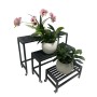 DELUKE Pflanzbank JAKOB 3er Set, Stahl, schwarz, mit Pflanzen und Blumen.