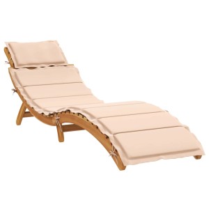 Beige Sonnenliege aus Akazienholz mit Auflage und Kissen. Ideal für Garten, Terrasse oder Pool.