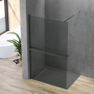 Aquabatos Walk-In Duschwand aus Grauglas mit mattschwarzem Profil, integrierter Ablage und Handtuchhalter im Bad.