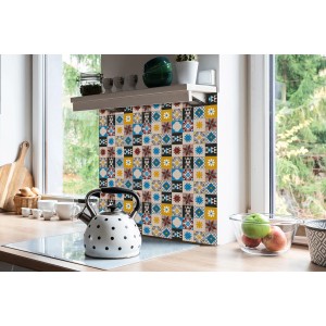 Selbstklebende PVC Fliesen mit orientalischem Mosaikmuster in Küche. 9er Set Bodenfliesen.