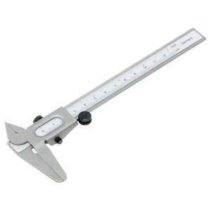 Schieblehre aus Stahl zum Messen von Innen- und Außendurchmessern mit gedruckter Skala.