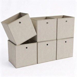 Sechs beige Faltboxen aus Stoff mit Metallgriff, 33x33x33 cm. Ideal für Schrank & Regal, schaffen Ordnung.