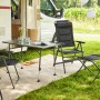 Siena Garden Campingsessel Premium, anthrazit, mit Tisch und Hocker vor Wohnmobil auf Rasen.
