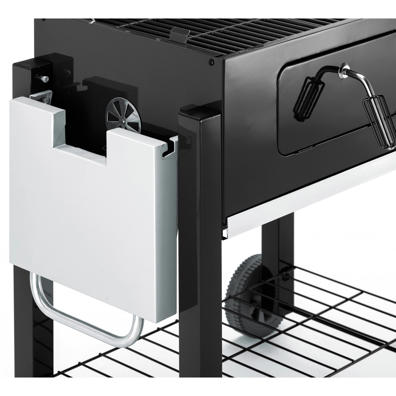 Detailansicht: Landmann Holzkohlegrillwagen Dorado mit Ascheschublade und Lüftung.