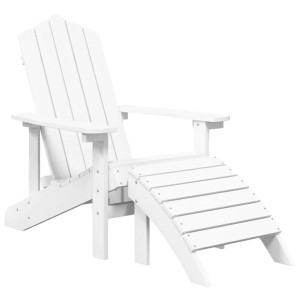 Weißer Adirondack Gartenstuhl mit Hocker aus wetterfestem HDPE. Komfortable Gartenmöbel für Terrasse.