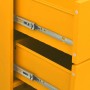 Detailaufnahme: Senfgelbe vidaXL Kommode aus Stahl mit offenen Schubladen und Kugellagerschienen.