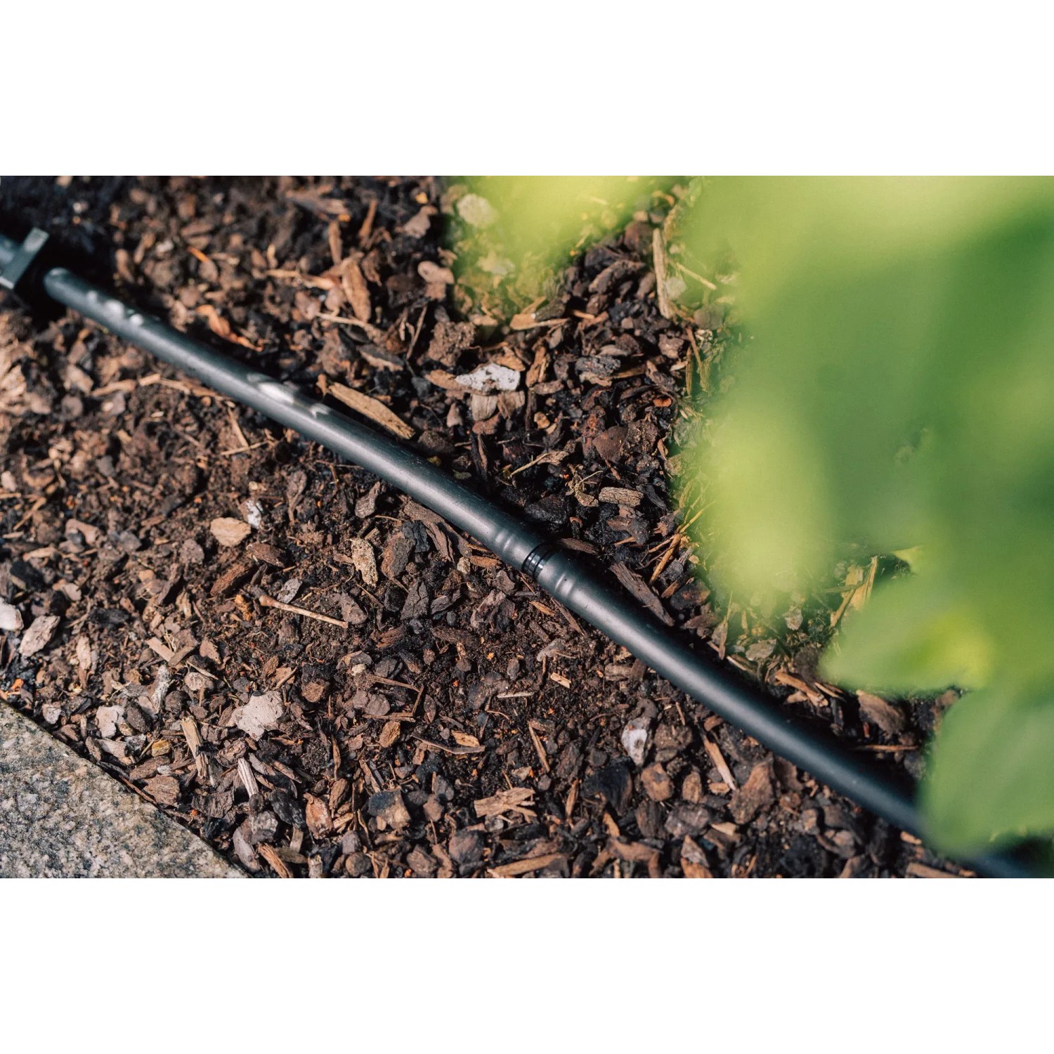 Geka Drip-Set Tropfrohr (Ø 16mm) zur Bewässerung von Hecken und Beeten im Garten.