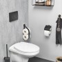 Schwarze Tiger WC-Bürstengarnitur Urban mit WC und Accessoires im modernen Badezimmer.
