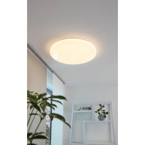 Weiße, runde Eglo LED-Deckenleuchte Pogliola, 15W, im modernen Wohnraum.