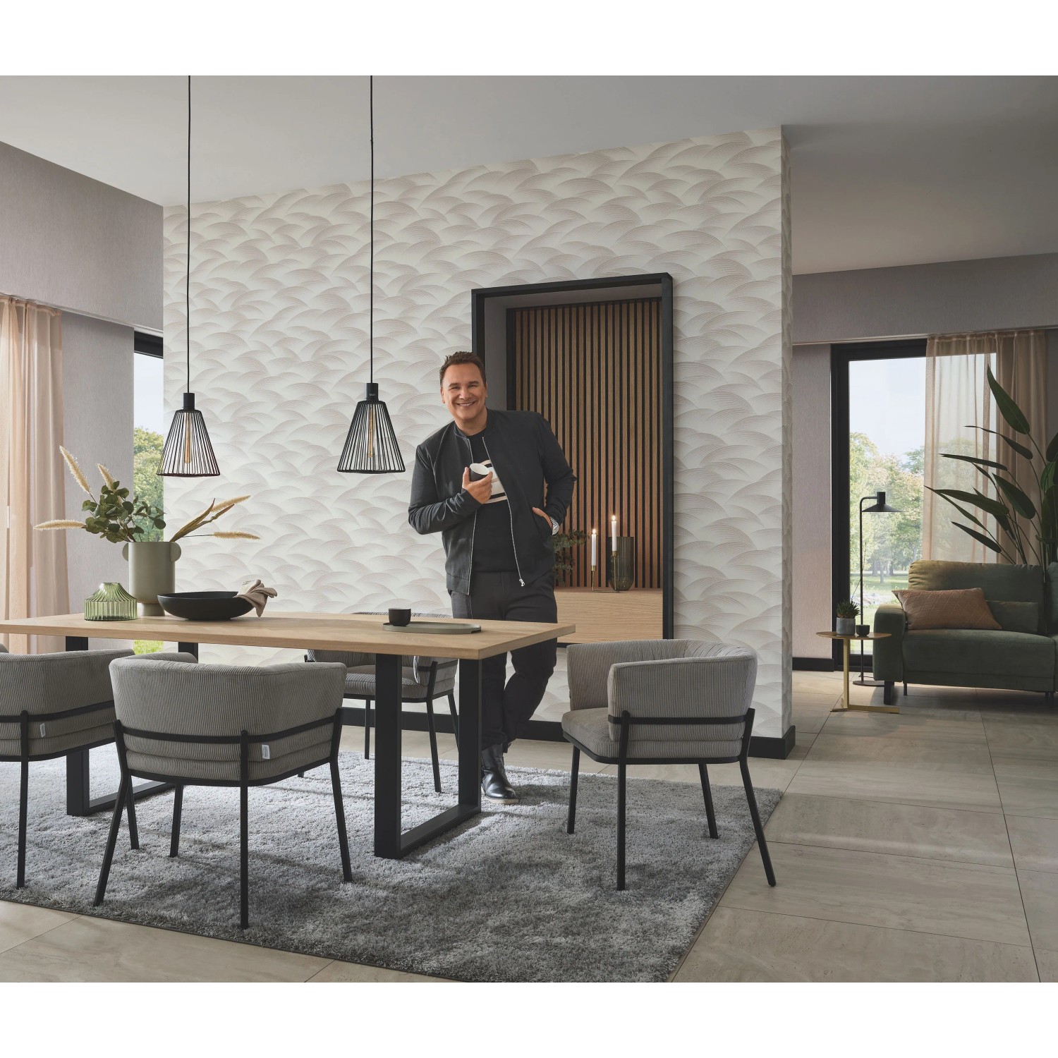 Wohnraum mit Guido Maria Kretschmer Vliestapete Sparkling Sea in Taupe.