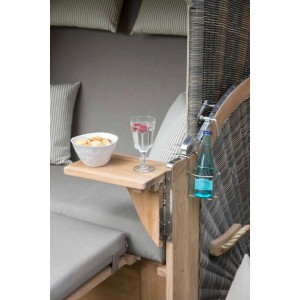 Detailaufnahme Strandkorb Nordstrand Teak: Tisch mit Getränken und Snacks. Hochwertig und komfortabel.