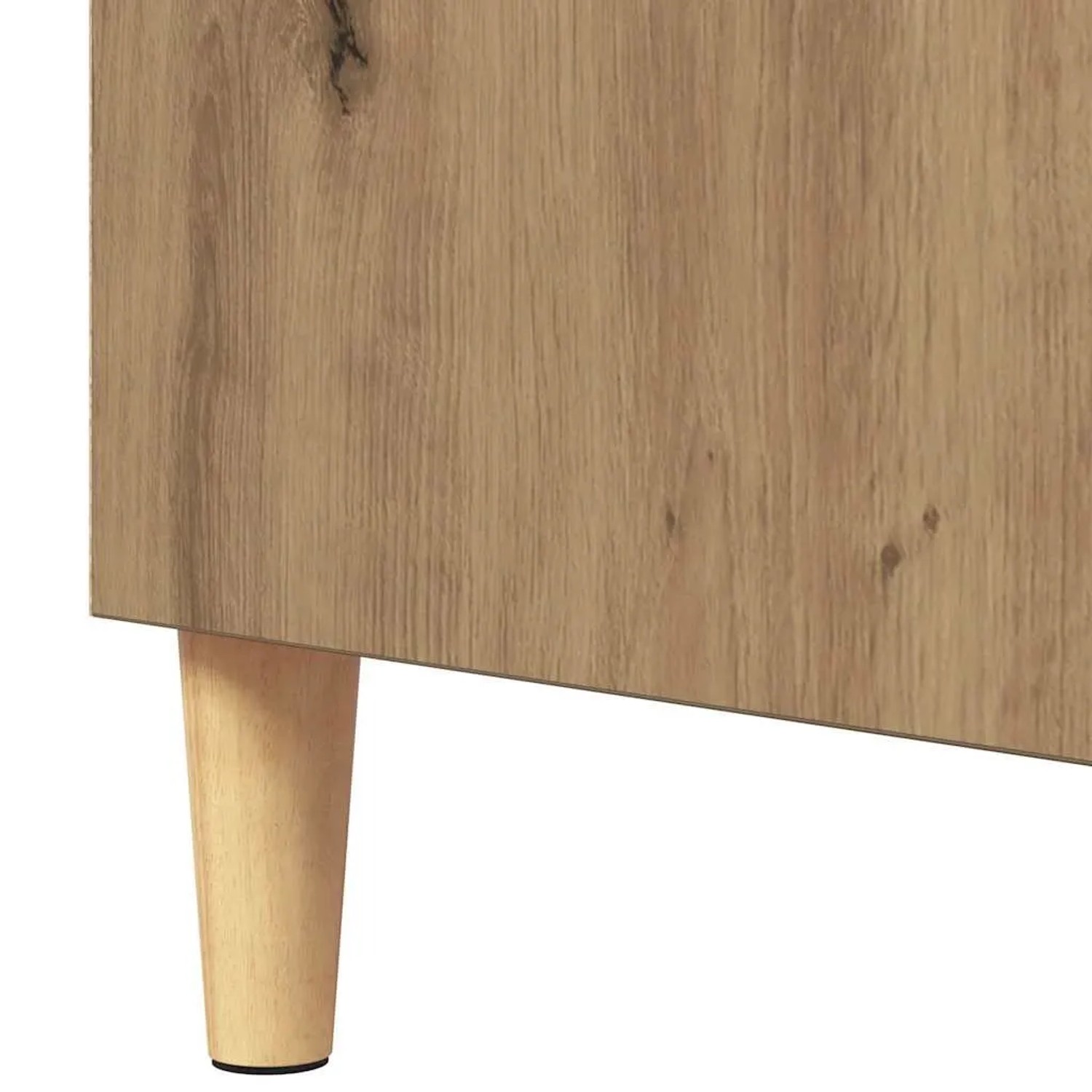 Detailaufnahme: Sideboard in Artisan-Eiche mit Holzfüßen.