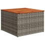 Grauer vidaXL Gartentisch aus Polyrattan mit Akazienholzplatte, Teil der 7-tlg. Sofagarnitur.